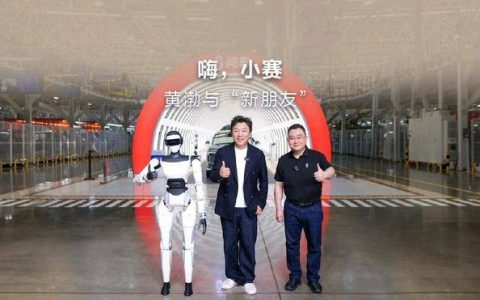 赛力斯人形机器人首次亮相，副总裁康波透露还有更多种类今年亮相