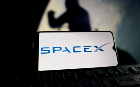 SpaceX再签AI算力大单：开源AI公司Reflection月付1.5亿美元，租用GB300