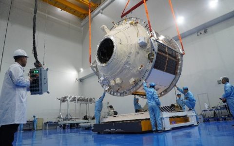 太空医院、复活苔藓、蜘蛛抓手……轻舟试验飞船第二批成果让科幻成真