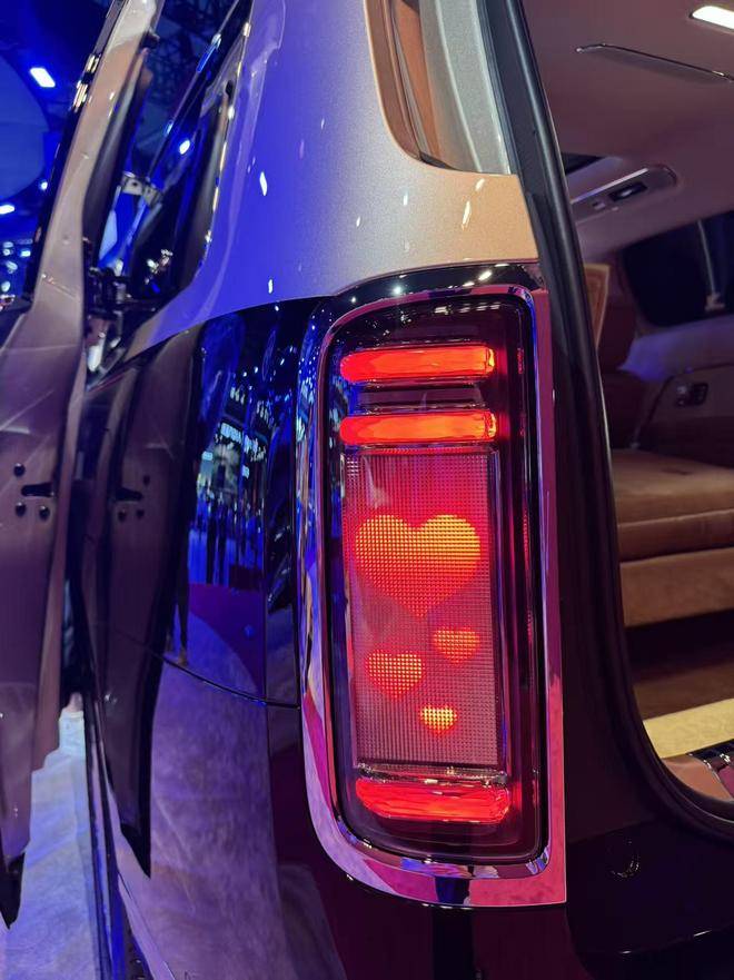 旗舰豪华MPV新高度 尊界V800亮相2026成都车展